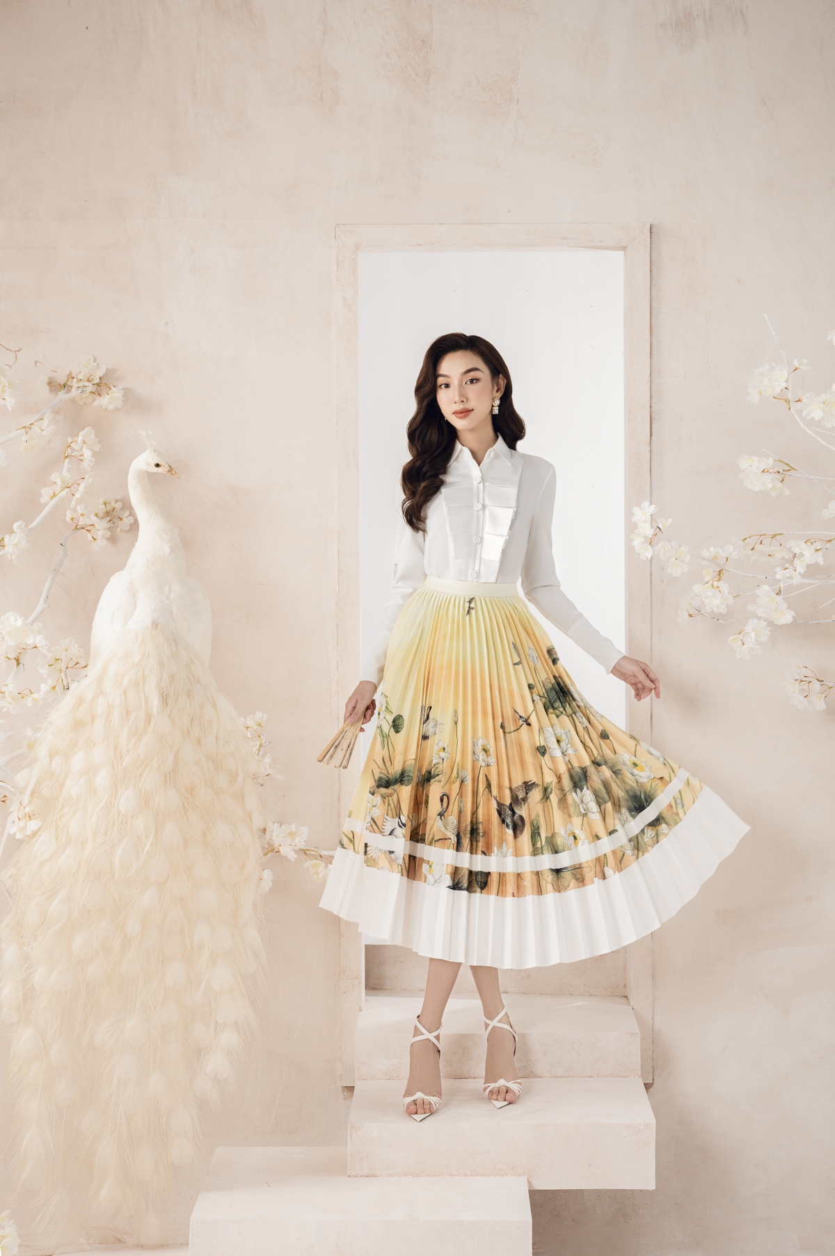 Hoa hậu Thùy Tiên bất ngờ hoá quý cô thanh lịch, kiêu sa-2