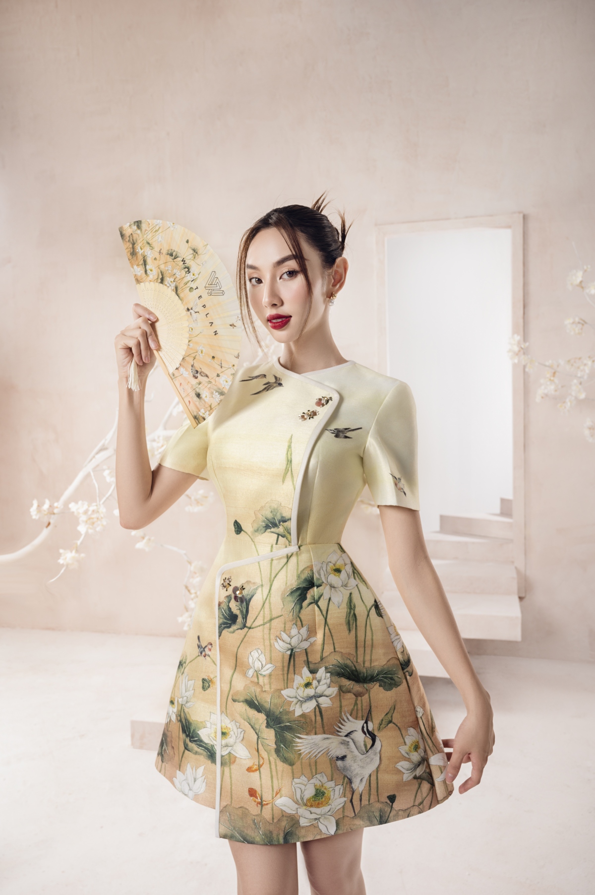 Hoa hậu Thùy Tiên bất ngờ hoá quý cô thanh lịch, kiêu sa-5