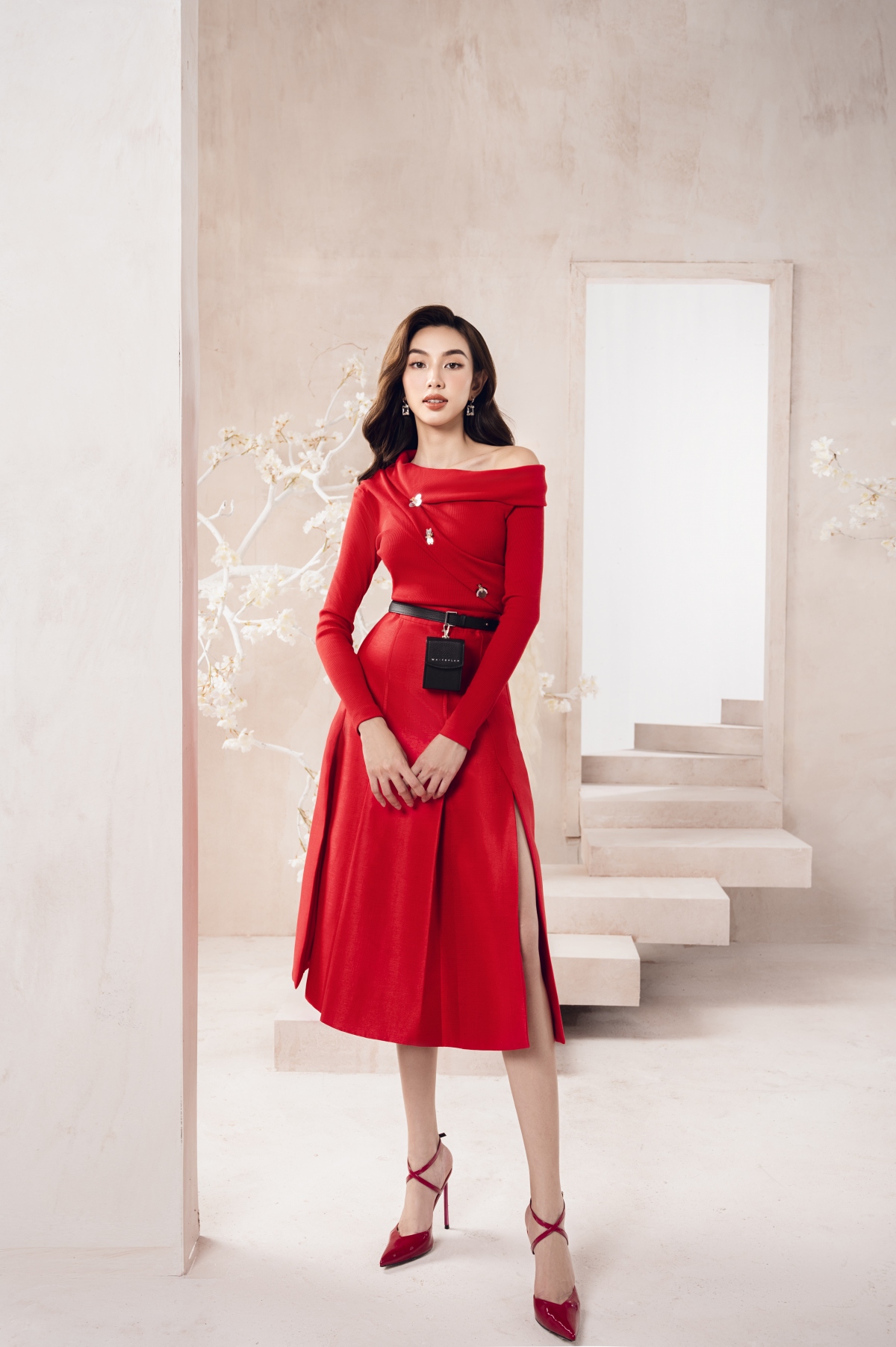 Hoa hậu Thùy Tiên bất ngờ hoá quý cô thanh lịch, kiêu sa-8