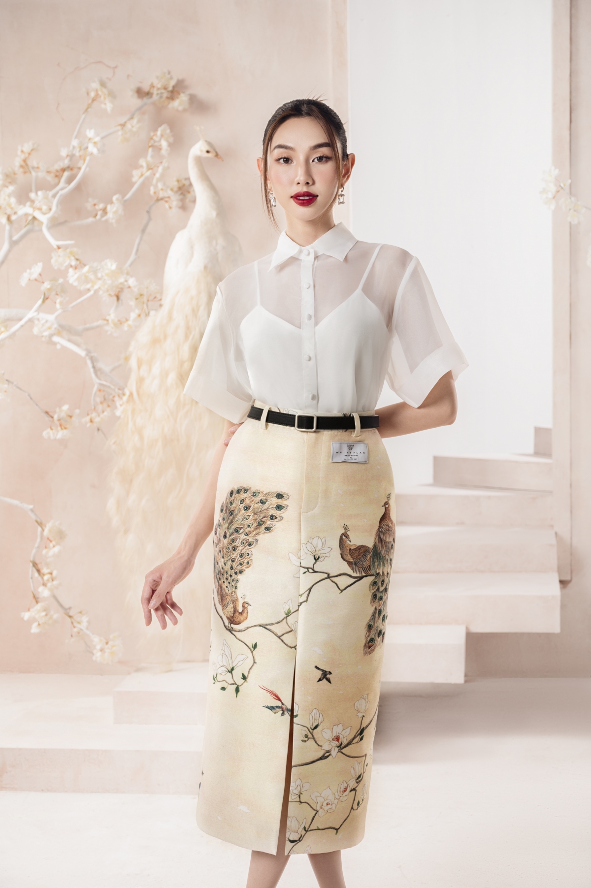 Hoa hậu Thùy Tiên bất ngờ hoá quý cô thanh lịch, kiêu sa-9