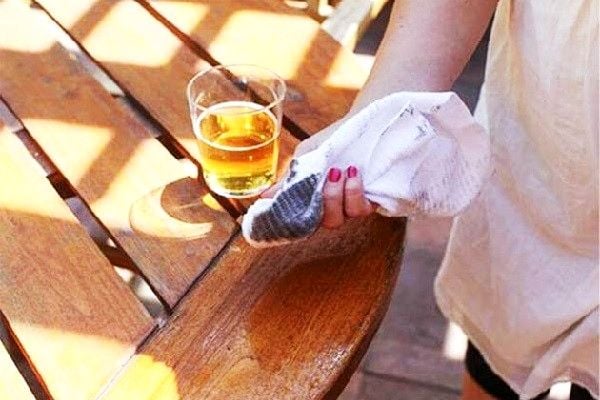 Lau chùi đồ gỗ đừng dùng nước lã: Dùng cách này đồ gỗ sạch bong sáng bóng như mới không bị trầy xước-2