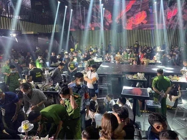 Hàng trăm cảnh sát đột kích vũ trường Hoàng Gia lớn nhất Hải Phòng-1