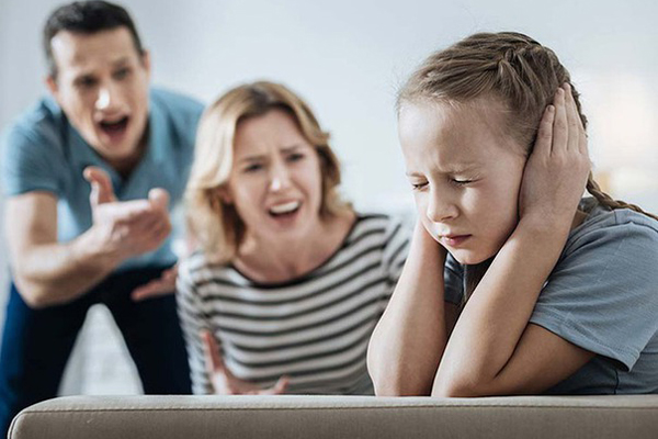 Thấy bạn bị đổ oan, con trai nói một câu khiến người bố hối hận-3