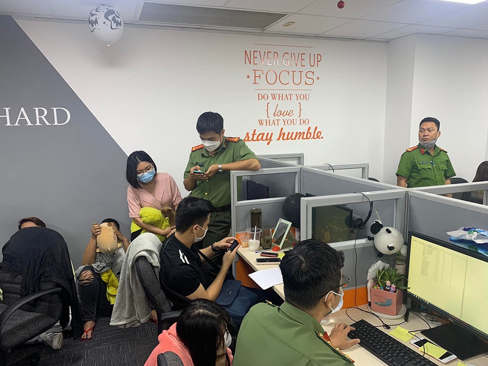 Bắt 13 người chuyên cắt ghép hình ảnh, gọi điện vu khống để đòi nợ-1