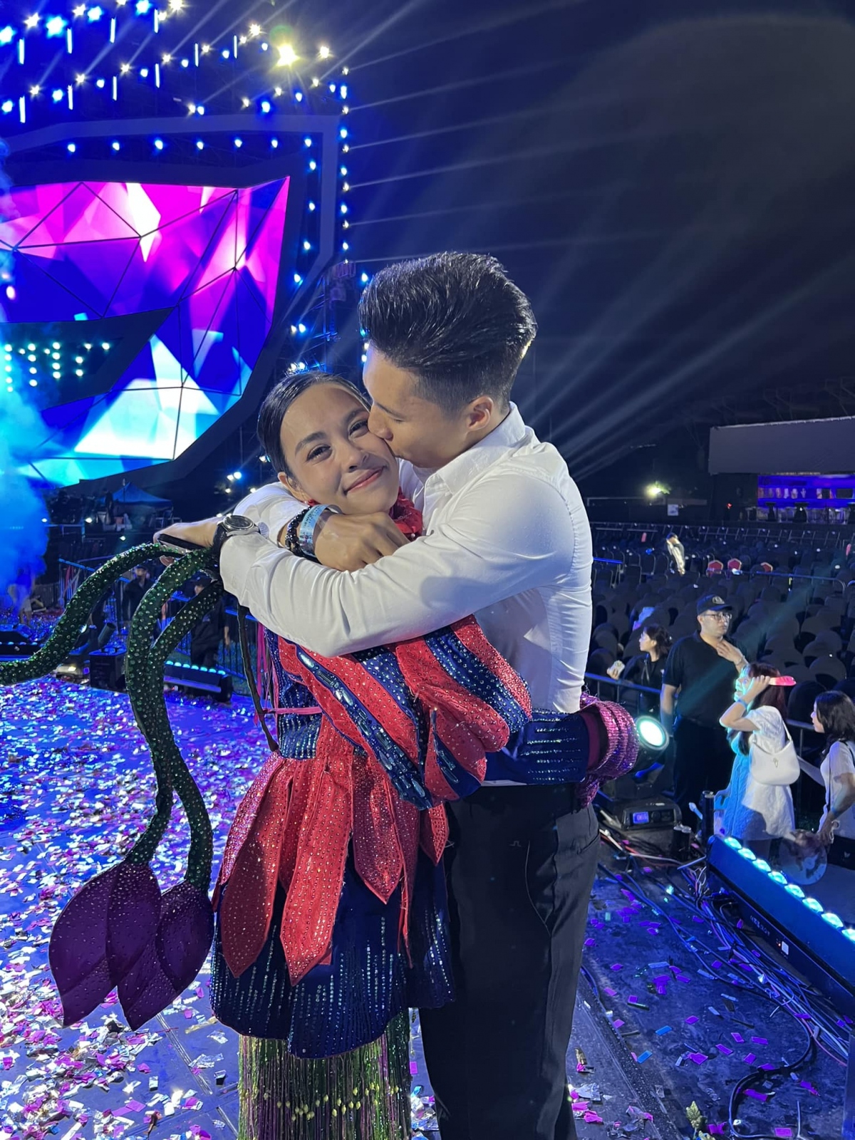 Khoảnh khắc đời thường của O Sen - Quán quân Ca Sĩ Mặt Nạ mùa đầu tiên-4