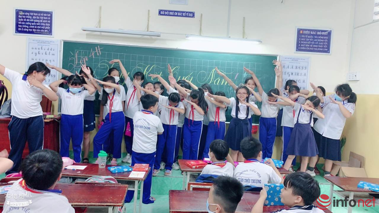 Rần rần chia sẻ câu chuyện cô giáo TP.HCM từ chối nhận hoa, quà tặng ngày 20/11-2