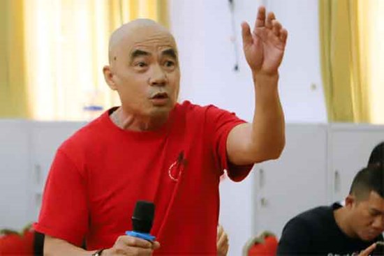 Học sinh 6 tuổi tử vong, hơn 200 em đang nằm viện, chưa có phác đồ điều trị
