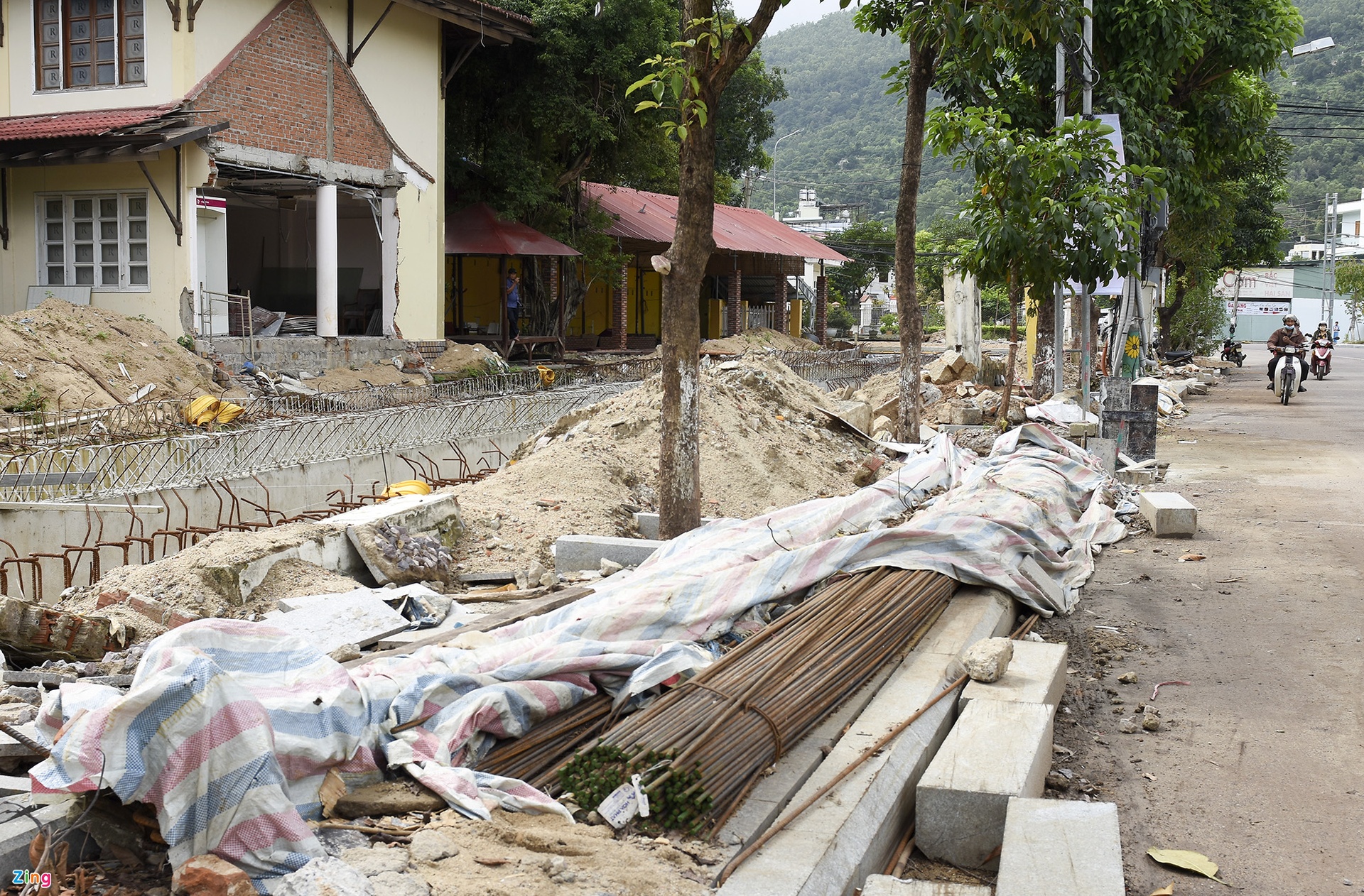Người Quy Nhơn xót xa nhìn tivi, tủ lạnh bị nhấn chìm trong nước-11
