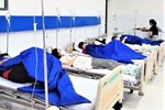 Hơn 200 HS trường Ischool vẫn nằm viện: 8 bác sĩ TP.HCM tới Nha Trang-2
