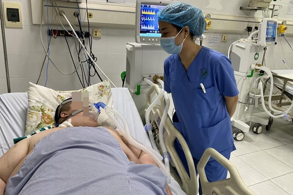 Nữ sinh Hà Nội nặng 160kg vật vã vì sốt xuất huyết-1