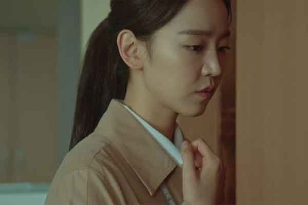 Cay khóe mắt khi thấy mẹ đến quầy hàng giảm giá trong siêu thị-1