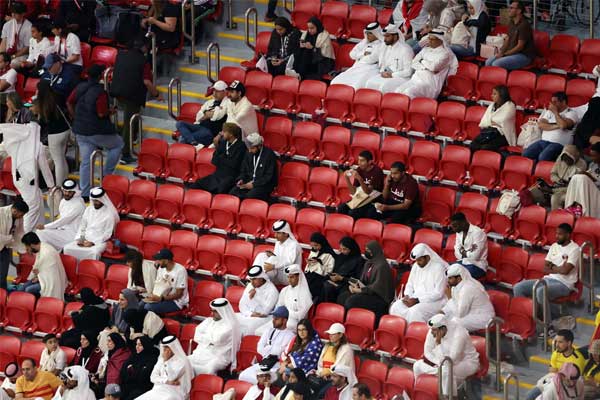 Câu chuyện buồn sau những dãy ghế trống trên khán đài ở Qatar-3