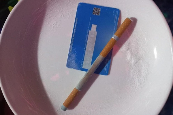 Bắt đối tượng chi 2 triệu mua bé gái 13 tuổi về phục vụ quán karaoke-2