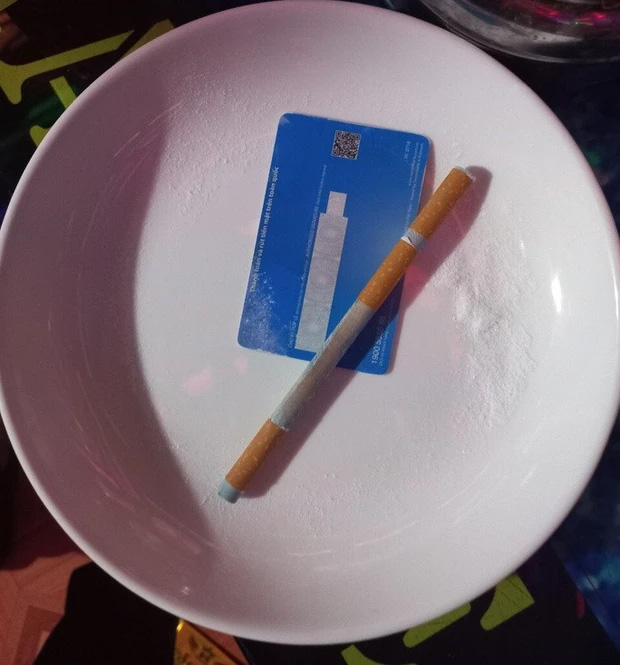 Mang 100 triệu đồng vào quán karaoke rồi rủ tiếp viên sử dụng ma túy-1