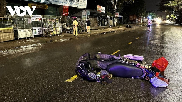 2 xe máy đâm nhau, 1 người chết, 3 người bị thương-1
