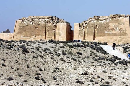 Đường hầm bên dưới ngôi đền Ai Cập có thể dẫn đến lăng mộ của Nữ hoàng Cleopatra?