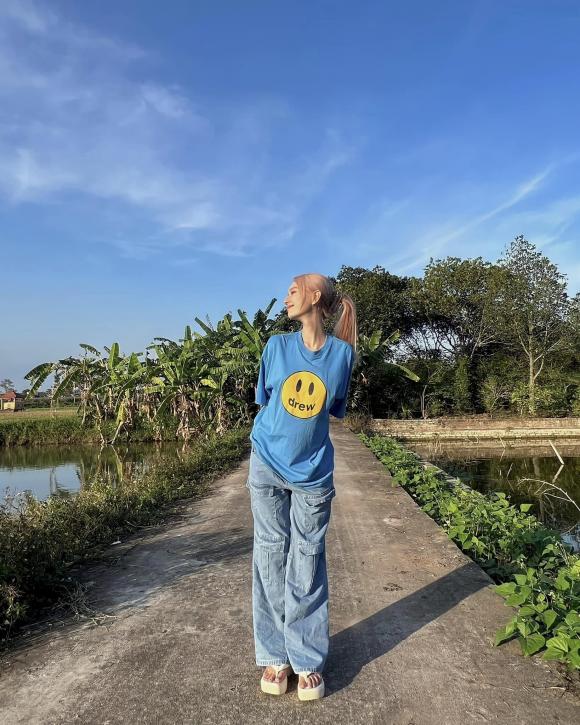 Nàng dâu hào môn Xoài Non rửa bát với khuôn mặt kém vui khi về quê nội ở Thái Bình-4