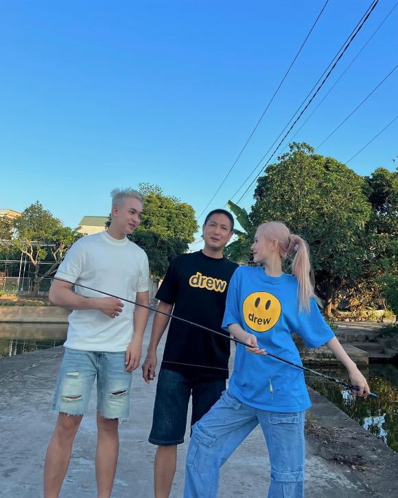 Nàng dâu hào môn Xoài Non rửa bát với khuôn mặt kém vui khi về quê nội ở Thái Bình-8