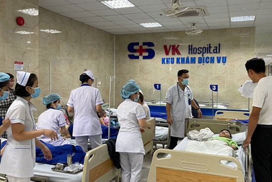 Hơn 200 HS trường Ischool vẫn nằm viện: 8 bác sĩ TP.HCM tới Nha Trang