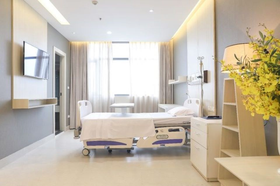 Giá giường dịch vụ tại bệnh viện công có thể lên đến 3 triệu đồng/ngày-1
