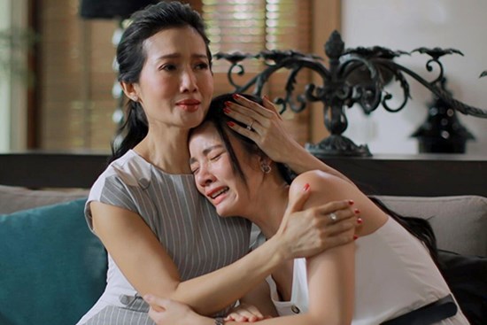 Con gái lấy chồng giàu tháng nào cũng gửi về 5 triệu, tôi ung dung tiêu để rồi hôm lên thăm con thì xót xa trước phòng ngủ