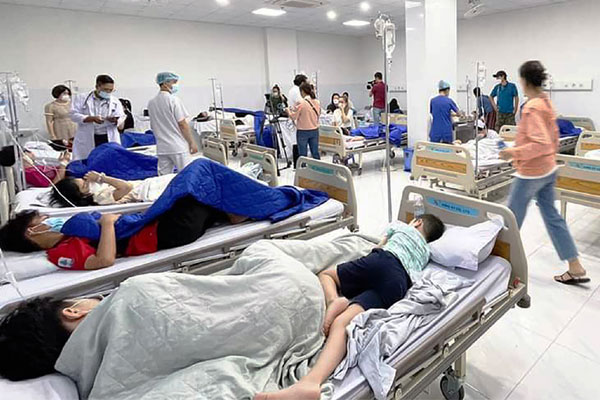 Ngộ độc ở trường Ischool Nha Trang: 7 giáo viên đang nằm viện-1