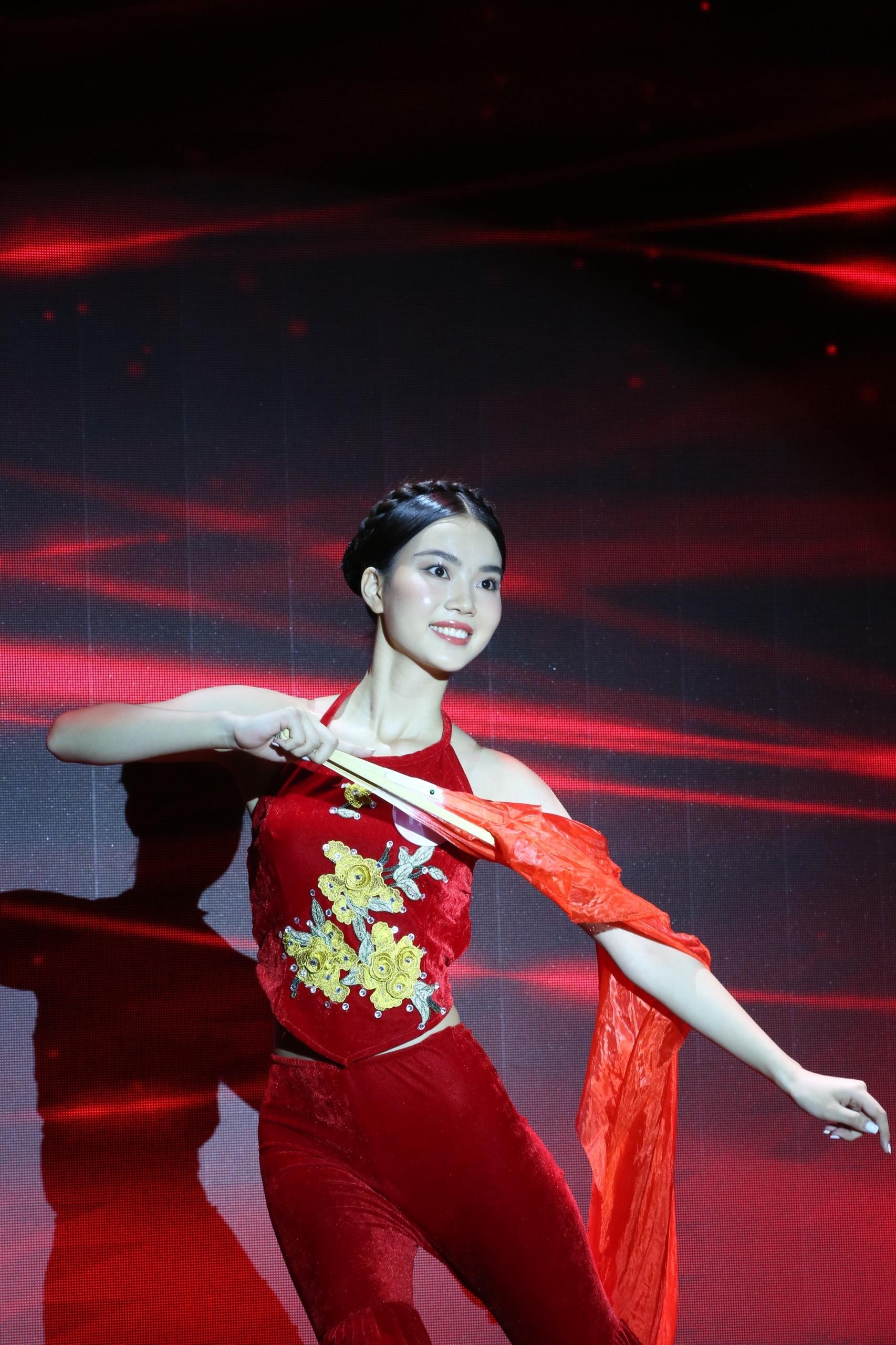 Thí sinh Hoa hậu Việt Nam bật khóc, bị miệt thị vì nặng 70 kg-27