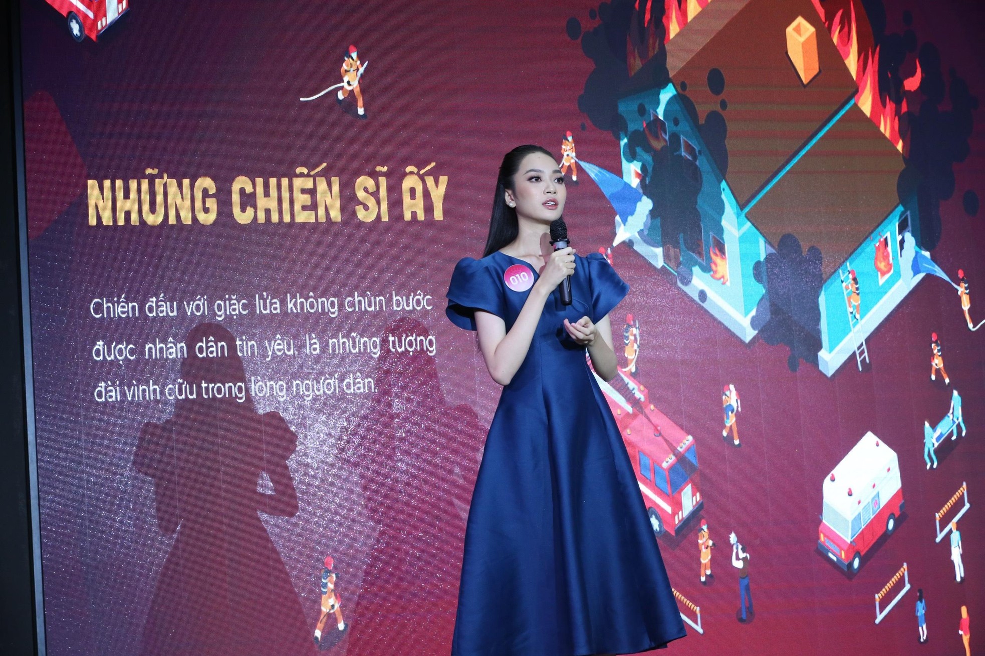 Thí sinh Hoa hậu Việt Nam bật khóc, bị miệt thị vì nặng 70 kg-63