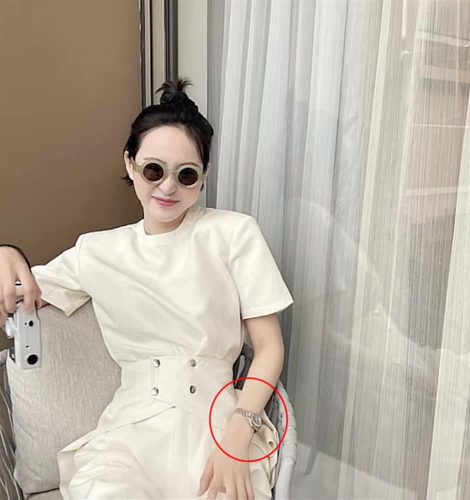Loạt đồng hồ bạc tỷ của Hiền Hồ, có chiếc đụng hàng Đỗ Mỹ Linh-7