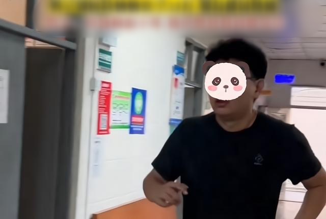 Vợ cũ mắc bệnh ung thư, người chồng chạy vạy gom góp hơn 800 triệu mang đến bệnh viện giúp đỡ-1