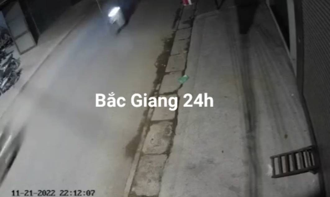 Chồng truy sát, chém vợ tử vong trên đường giữa đêm tại Bắc Giang-1