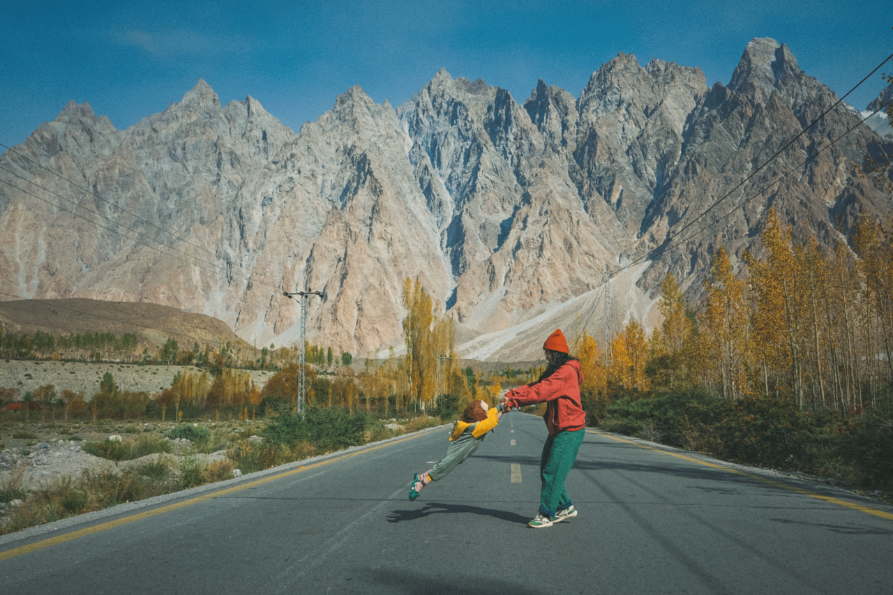 9X Việt 18 ngày cõng con 3 tuổi leo núi, vượt đèo tuyết phủ ở Pakistan-1