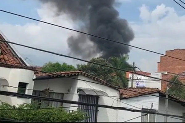Colombia: Máy bay lao xuống khu dân cư, không ai trên khoang sống sót-1