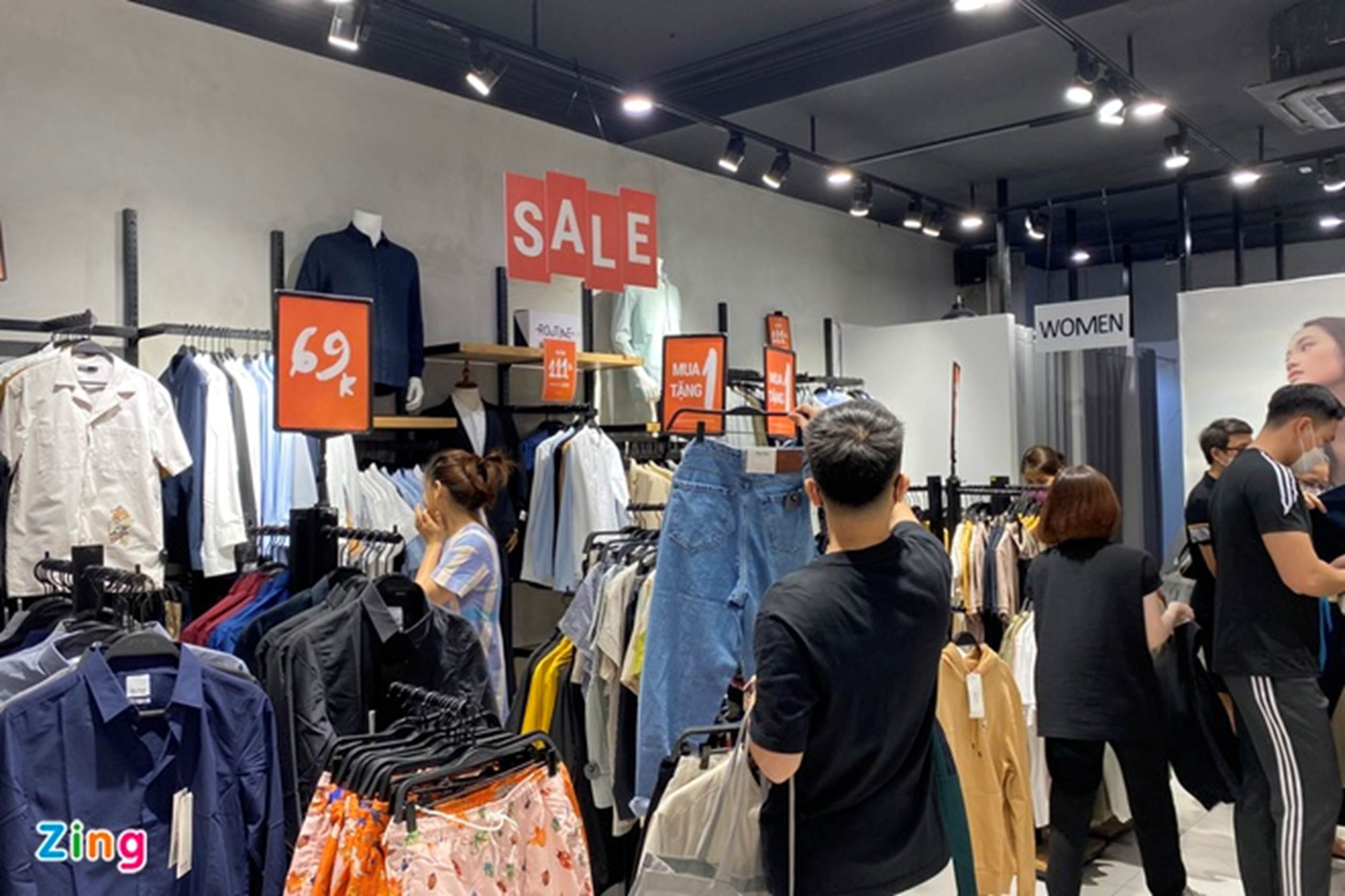 Khuyến mại đến 85%, người TP.HCM rục rịch mua sắm Black Friday-2