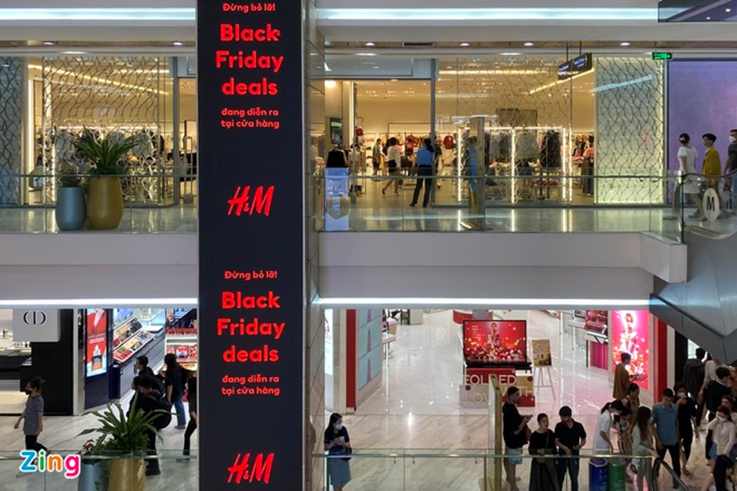 Khuyến mại đến 85%, người TP.HCM rục rịch mua sắm Black Friday-3