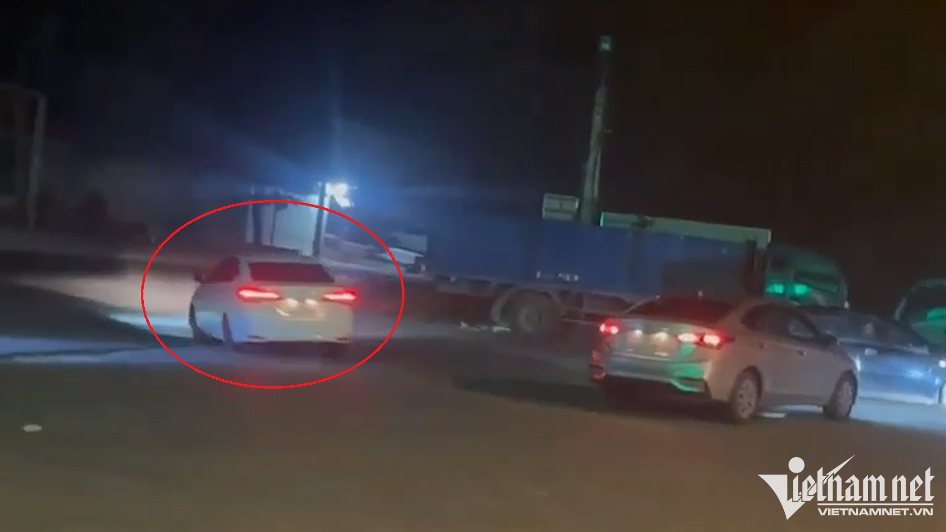 Ô tô tông thẳng vào 2 phụ nữ rồi bỏ chạy, 1 người tử vong-3