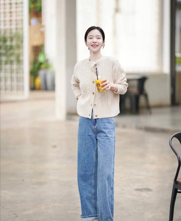 Lại đến mùa mặc áo len, hãy thử những kiểu và cách phối đồ này, trông bạn sẽ thật thời trang và giảm tuổi tác-5