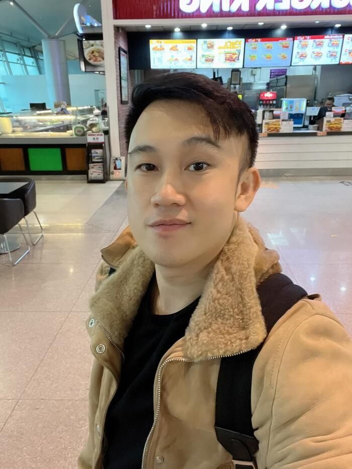 Hoài Linh ra sân bay tiễn mẹ về Mỹ, visual xuống cấp suýt không nhận ra-2