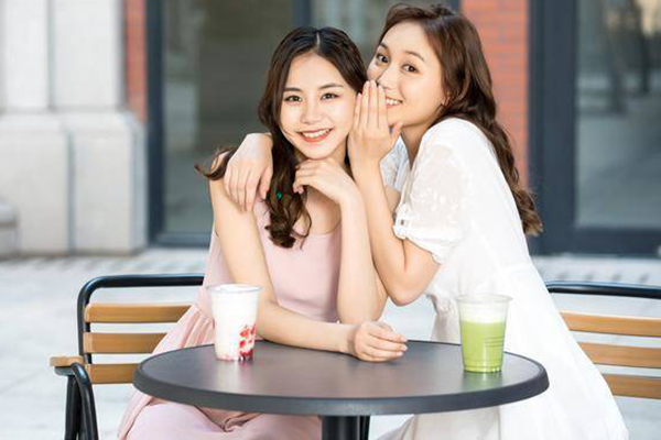 Lấy chồng xa rồi sinh con gái, mẹ giận không đến thăm, ba năm sau tôi về nhìn cảnh này mà nước mắt giàn giụa-2