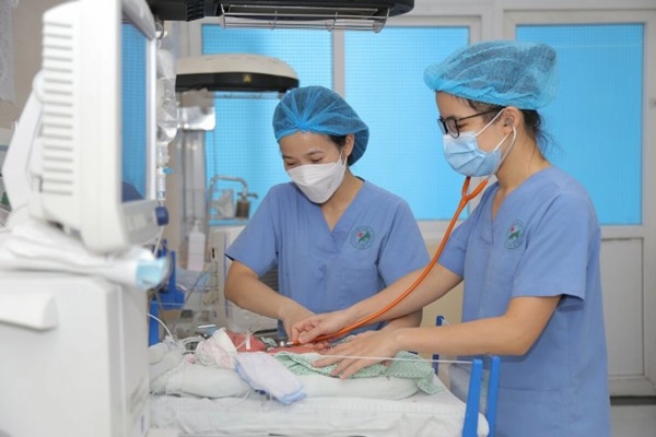 Ghi nhận 3 trẻ sơ sinh mắc sốt xuất huyết hiếm gặp-1