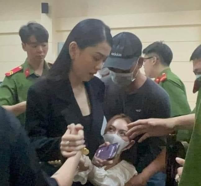 Clip: Khoảnh khắc Trang Nemo quỳ gối xin lỗi nạn nhân ngay tại phiên toà-1