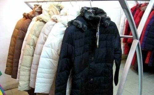 Áo khoác lông vũ bị vón cục lại sau khi giặt, chỉ cần một chiếc móc áo là lại về hình dáng ban đầu-3