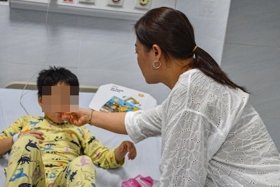 Vụ ngộ độc ở iSchool: Có 3 loại vi khuẩn trong món cánh gà chiên