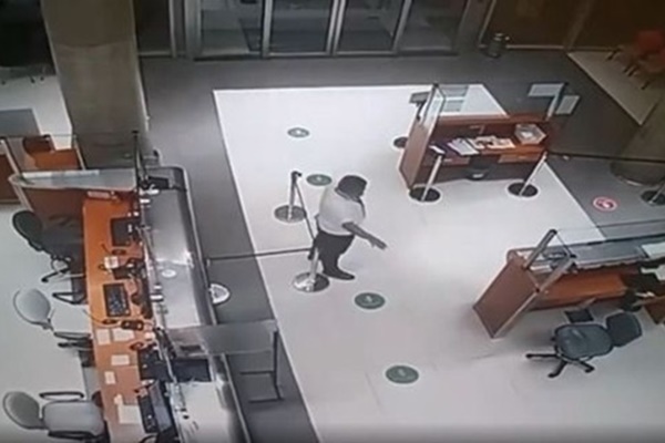 Hà Nội: Bệnh viện tìm người thân cho bệnh nhân vô danh liệt 2 chi-3