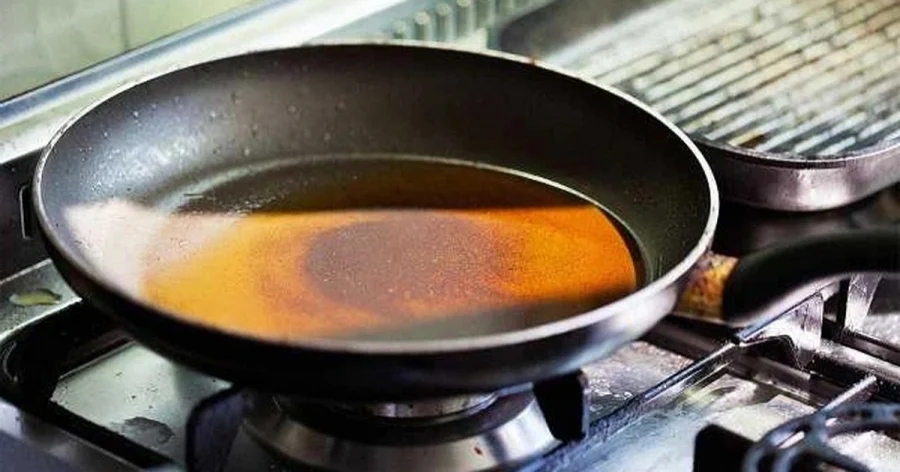 Dầu ăn thừa đừng đổ trực tiếp xuống cống hay thùng rác, đây mới là cách xử lý đúng, nhiều người chưa biết-3