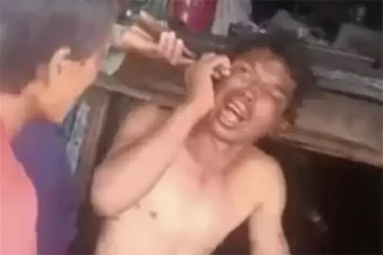 Những tình tiết gây sốc vụ hai người đàn ông bị hành hạ