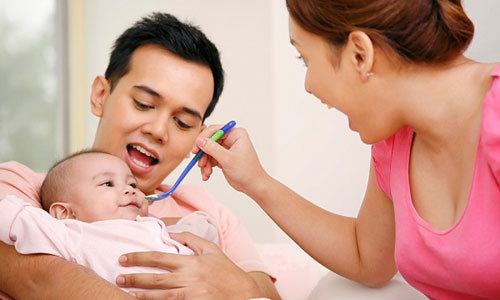 Cách cho bé ăn dặm lần đầu tiên và những lưu ý nhất định mẹ phải nhớ-2