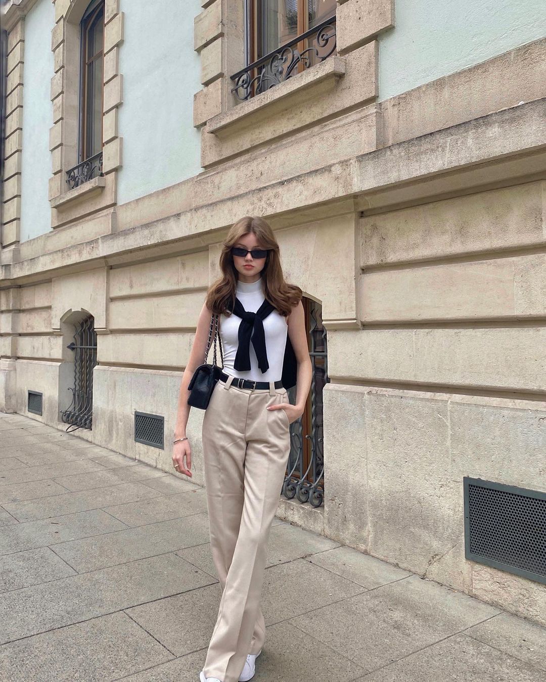 Học quý cô người Pháp cách phối đồ tinh tế với tông màu trung tính-2