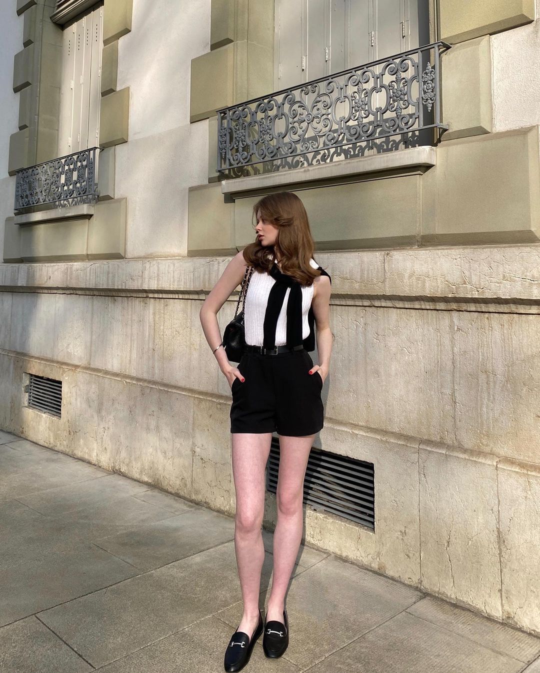 Học quý cô người Pháp cách phối đồ tinh tế với tông màu trung tính-4