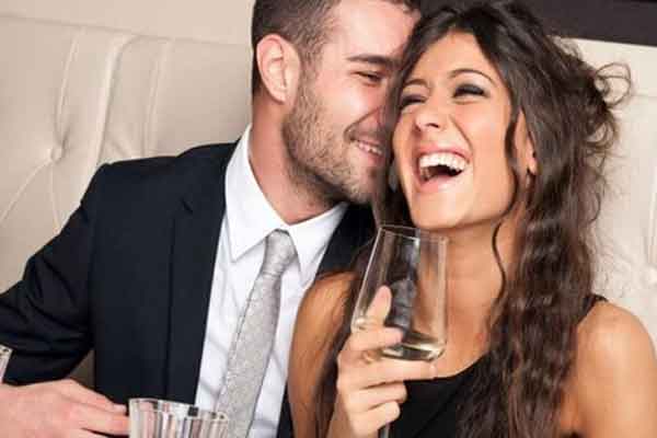 Ngày tái hôn, mẹ chồng cũ mang thẻ ngân hàng đến mừng đám cưới, con gái tôi nói một câu khiến bà xấu hổ bỏ đi-2